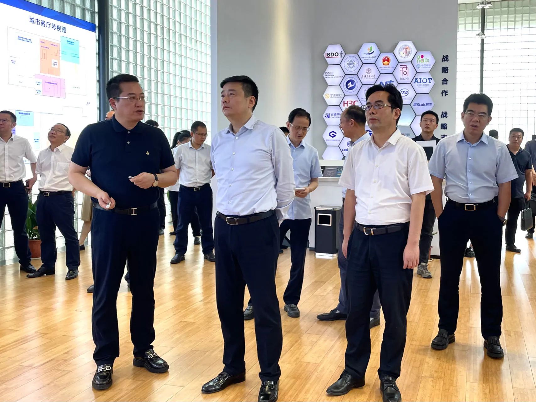 寧波市委副書記、市長湯飛帆一行蒞臨柯力傳感考察調(diào)研