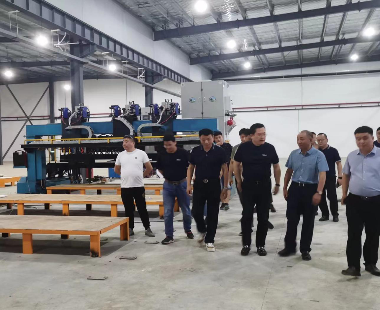 集團董事長兼總裁柯建東蒞臨安徽公司指導工作